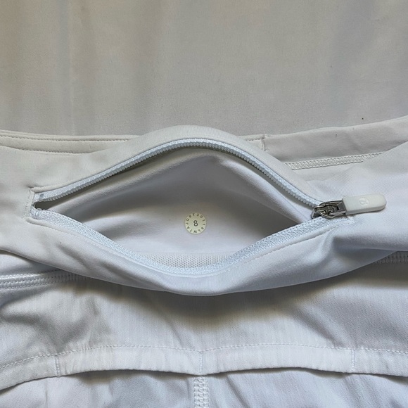 TWO Lululemon Athletica - Speed Up Low-Rise Lined Short 2.5". Size 8. - Picture 8 of 9